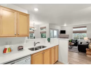 Photo #5: 22401952 Listing