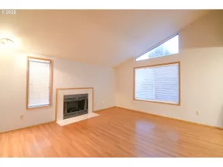 Photo #4: 22402722 Listing