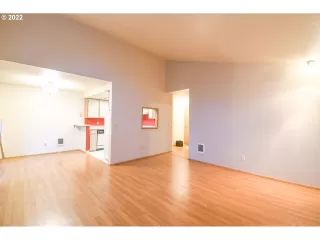 Photo #5: 22402722 Listing