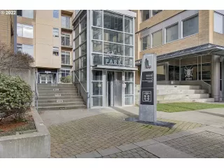 Photo #4: 22402926 Listing