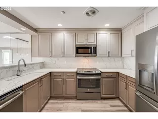 Photo #4: 22403111 Listing 