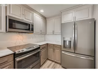 Photo #5: 22403111 Listing 