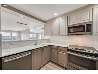 Photo #6: 22403111 Listing 