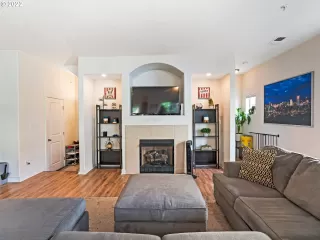 Photo #3: 22403632 Listing