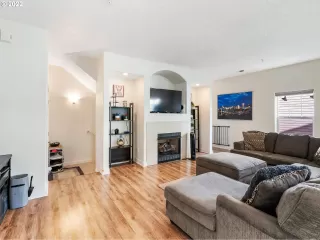 Photo #4: 22403632 Listing