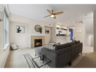 Photo #4: 22404307 Listing