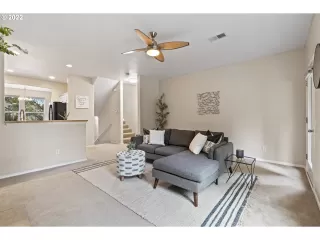 Photo #5: 22404307 Listing