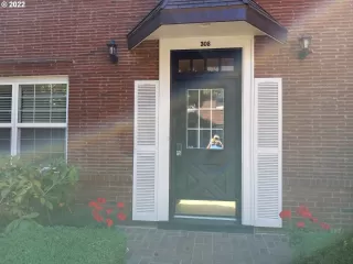 Photo #2: 22404376 Listing