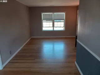 Photo #5: 22404376 Listing