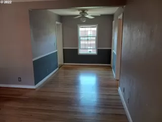 Photo #6: 22404376 Listing