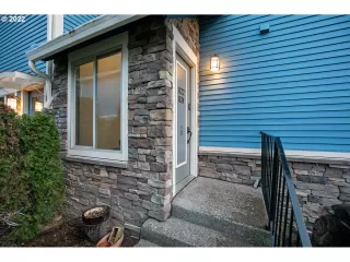 Photo #4: 22404455 Listing