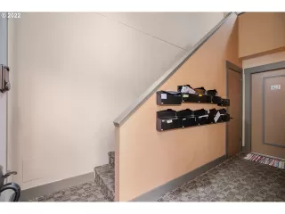 Photo #5: 22404455 Listing