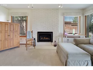 Photo #4: 22404471 Listing