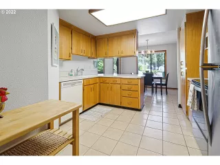 Photo #5: 22404471 Listing