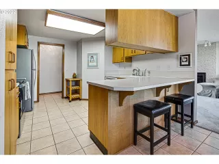 Photo #6: 22404471 Listing