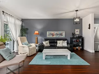 Photo #6: 22404957 Listing