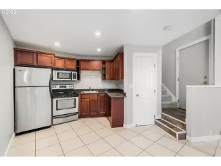 Photo #6: 22405147 Listing