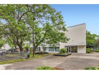 Photo #2: 22405668 Listing