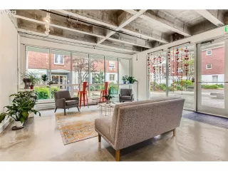 Photo #4: 22405668 Listing