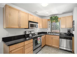 Photo #4: 22405845 Listing