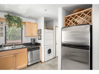 Photo #5: 22405845 Listing