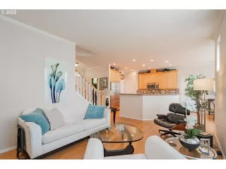 Photo #3: 22406610 Listing