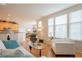 Photo #6: 22406610 Listing