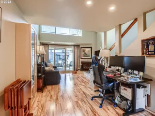 Photo #5: 22406876 Listing