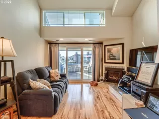 Photo #6: 22406876 Listing