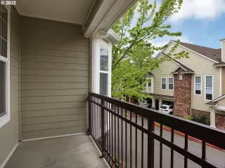 Photo #5: 22406973 Listing