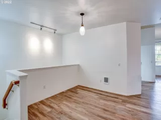 Photo #6: 22406973 Listing