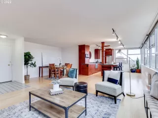 Photo #4: 22408080 Listing