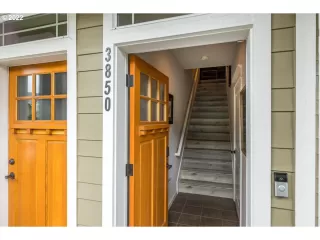 Photo #6: 22409196 Listing