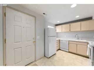 Photo #5: 22409762 Listing