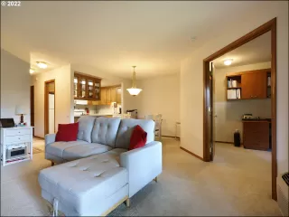Photo #5: 22410038 Listing 