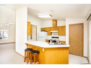 Photo #6: 22410420 Listing