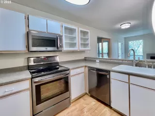 Photo #6: 22410896 Listing 