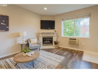 Photo #5: 22411308 Listing