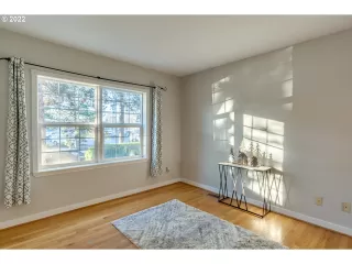 Photo #4: 22412509 Listing