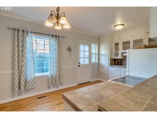 Photo #5: 22412509 Listing