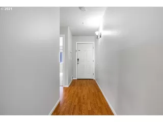 Photo #4: 22412693 Listing