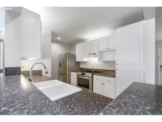 Photo #5: 22412693 Listing