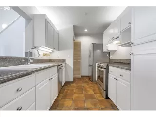 Photo #6: 22412693 Listing