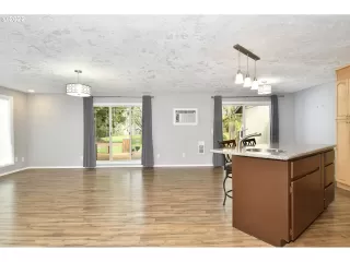 Photo #2: 22413001 Listing