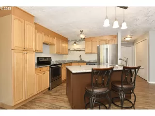 Photo #3: 22413001 Listing