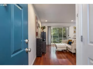 Photo #5: 22413182 Listing