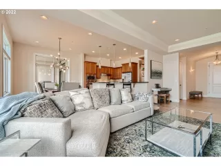 Photo #4: 22413304 Listing