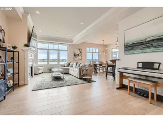Photo #5: 22413304 Listing