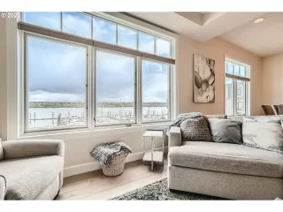 Photo #6: 22413304 Listing