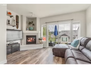 Photo #4: 22413536 Listing